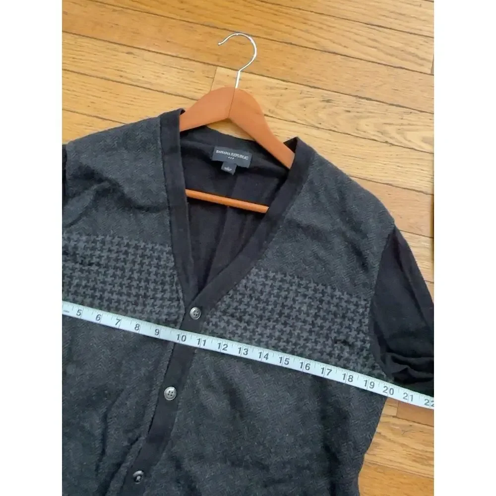 Banana Republic Mens L Cardigan Sweater Black Gray Houndstooth Button Front